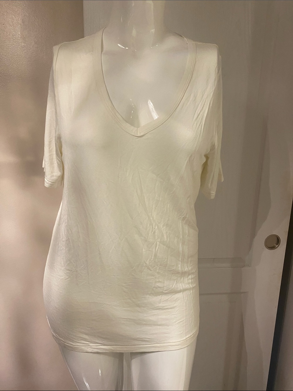 Marste Classic V-Neck Women's Tee in Cream